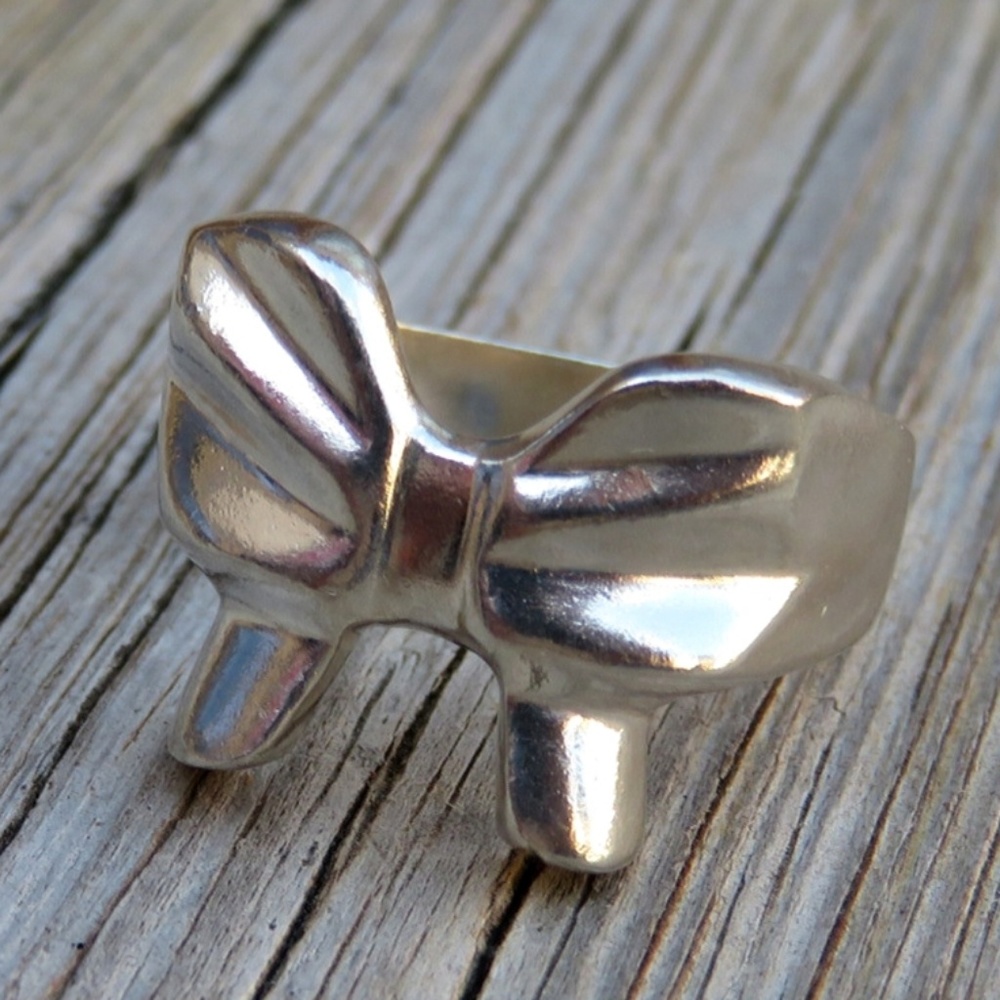 SOLD Vintage Sterling Silver Bow Ring - Picture 3 of 5